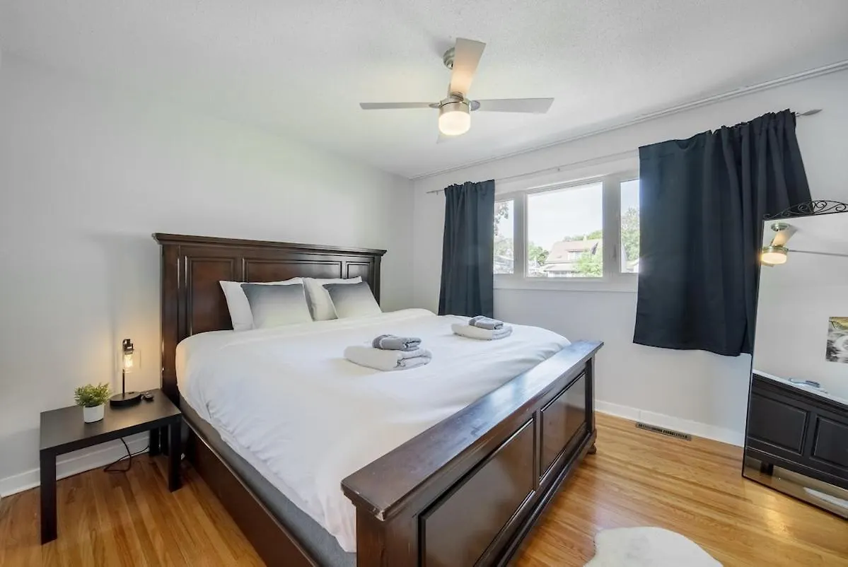 Σπίτι διακοπών Beautiful Home In A Prime Location Γουίνιπεγκ