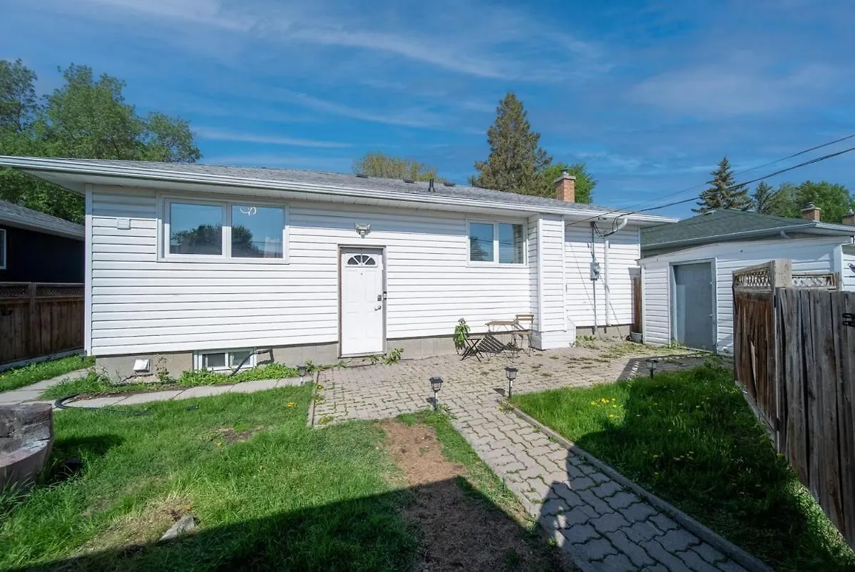 Beautiful Home In A Prime Location Γουίνιπεγκ