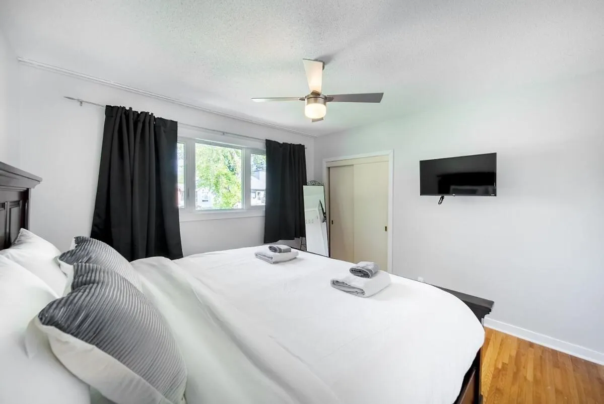 Beautiful Home In A Prime Location Γουίνιπεγκ Σπίτι διακοπών