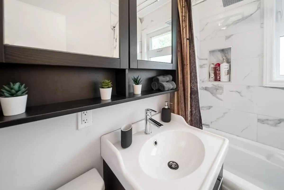 Beautiful Home In A Prime Location Γουίνιπεγκ Καναδάς